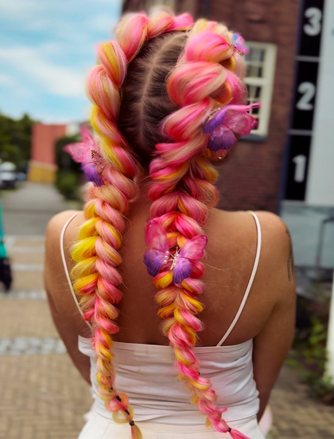 Iso Silkkiperhonen - hiuspinni - Kuituhiukset.fi